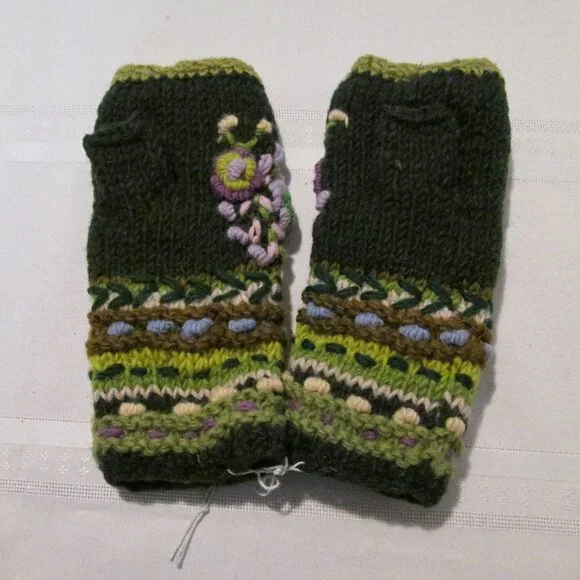 🌸🪶☮️Handcrafted Flower Embroidered Fingerless Gloves – Made in Nepal - Picture 4 of 8